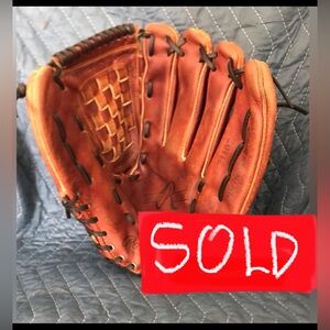 SOLD.. RAWLINGS BASEBALL SOFTBALL GLOVE. JAPAN MFG. R-throw